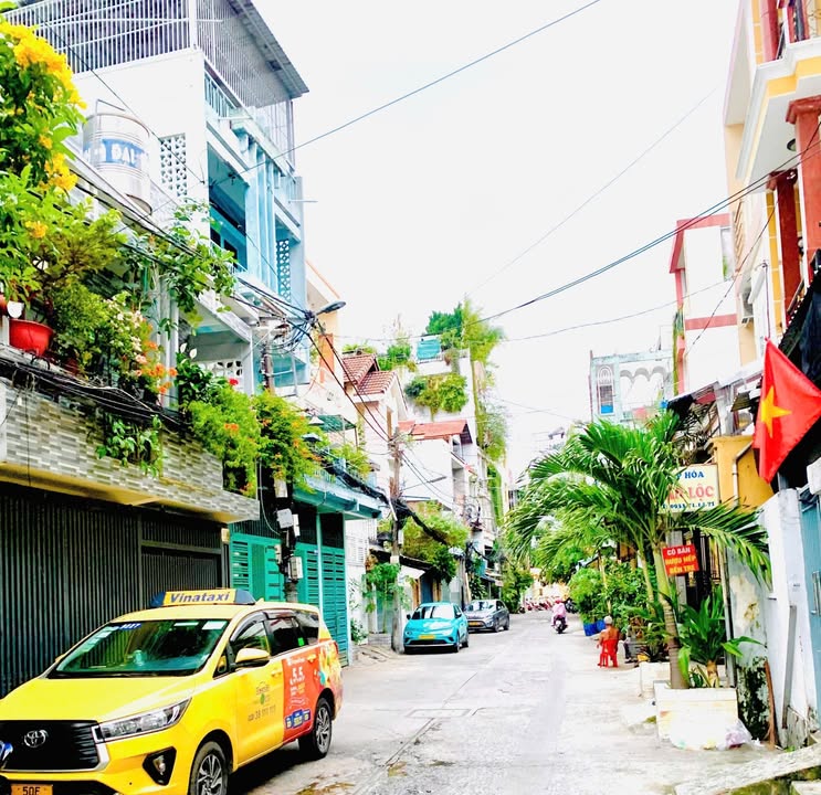 Đất nền quận 11, Lạc Long Quân, 220m² giá 28 tỷ - Vị trí vàng sát mặt tiền!