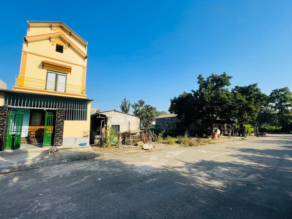 Đất nền tái định cư Vai Réo, Quốc Oai 300m² giá 4 tỷ - Mặt tiền 15m thuận lợi!