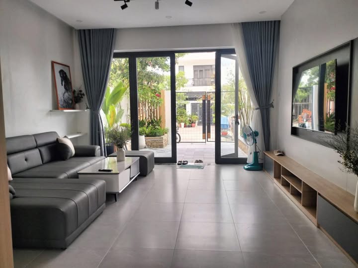 Nhà đẹp Vĩnh Thái Nha Trang 100m² giá 8.7 tỷ - Full nội thất sang trọng