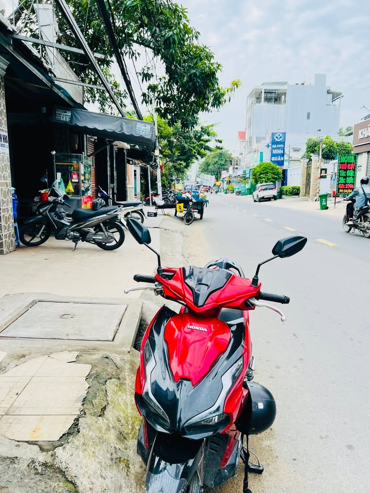 Nhà mặt tiền Lê Văn Việt Quận 9, 135m² giá 24.5 tỷ - Đầu tư sinh lời cao!