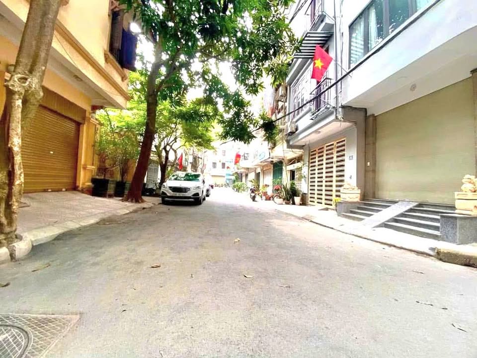 Nhà phân lô ngõ 230 Lạc Trung, Hai Bà Trưng 70m² giá thỏa thuận - Ô tô tránh cực VIP!