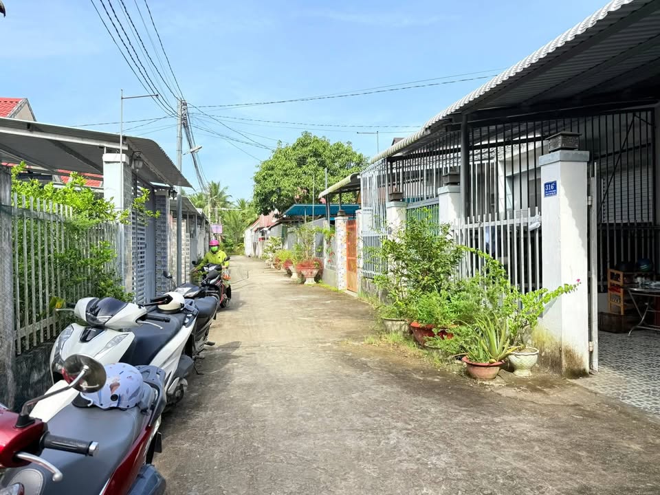 Nhà phố Phú Nhuận Bến Tre 98m² giá 990 triệu - Cơ hội không thể bỏ lỡ!