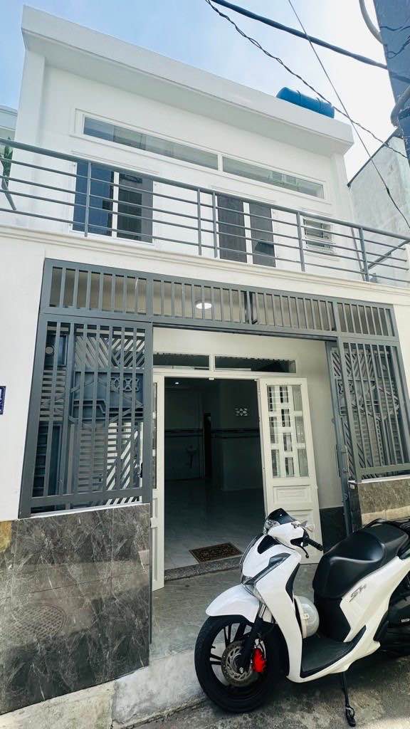 Nhà hẻm xe hơi Lê Văn Khương Q12 35m² giá 3.3 tỷ - Cơ hội đầu tư tuyệt vời!