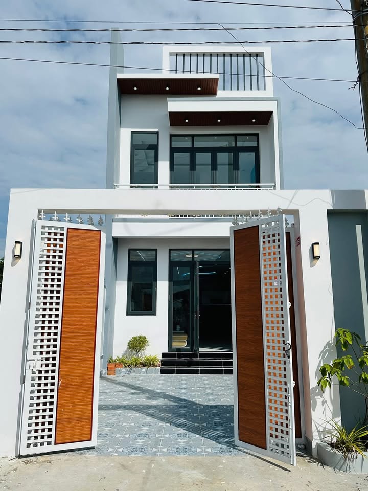 Nhà phố sân vườn Mỹ Lộc 165m² giá 2.75 tỷ - Không gian sống xanh lý tưởng!