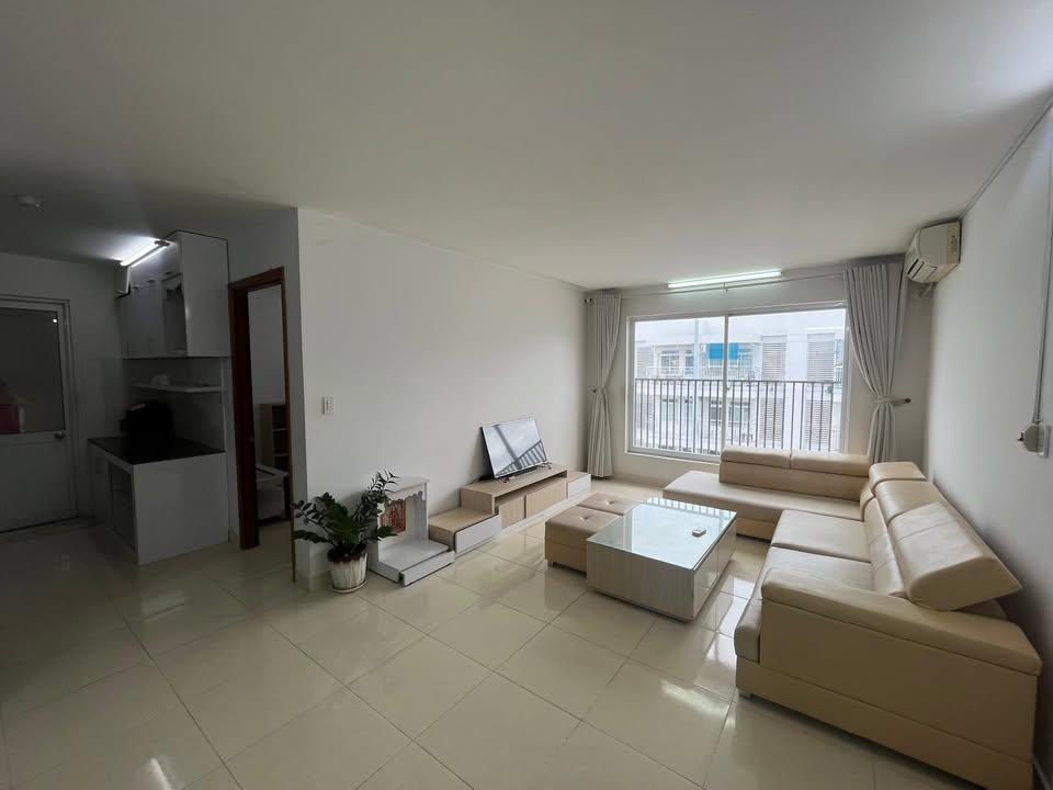 Căn hộ CT2 Vĩnh Điềm Trung 75m² giá 8 triệu - Đầy đủ nội thất, gara tiện lợi!