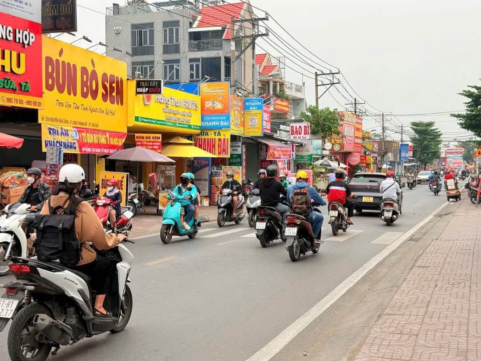 Nhà mặt tiền Hoàng Hữu Nam, Tân Phú, Q9 diện tích 208m² giá 23 tỷ - Cơ hội đầu tư tuyệt vời!