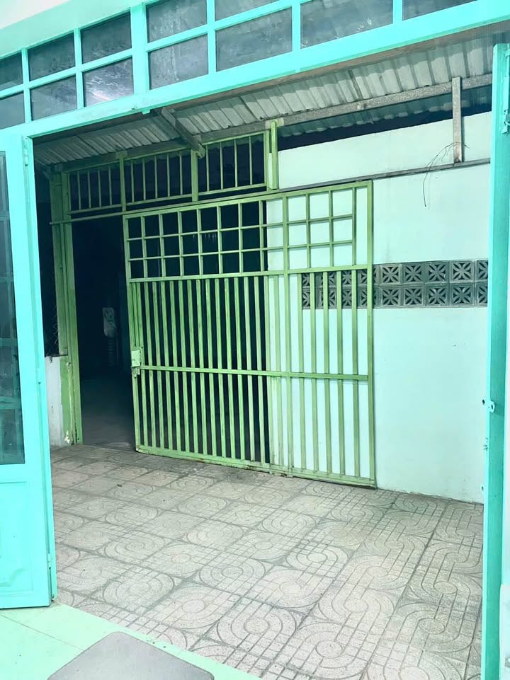 Nhà nguyên căn cho thuê hẻm Lê Hồng Phong Dĩ An 100m² giá 5 triệu - Nhà mới sạch sẽ, sẵn máy lạnh!