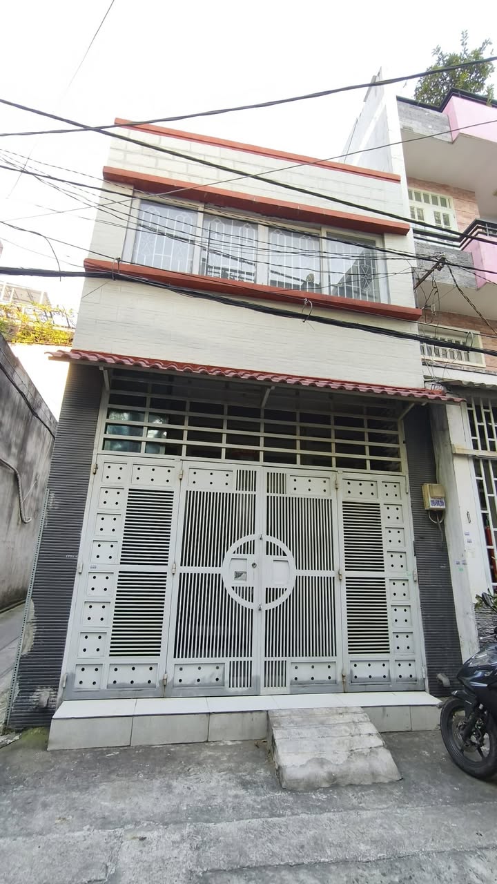 Nhà 2 tầng hẻm 1570 Võ Văn Kiệt, Quận 6 - 45m² giá 6.2 tỷ - Hẻm xe hơi thoải mái!