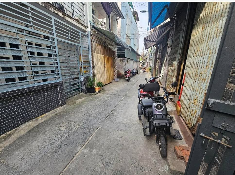 Nhà HXH Phú Thọ Hòa, Tân Phú 23m² giá 4.5 tỷ - Tiện sửa chữa hoặc xây mới!