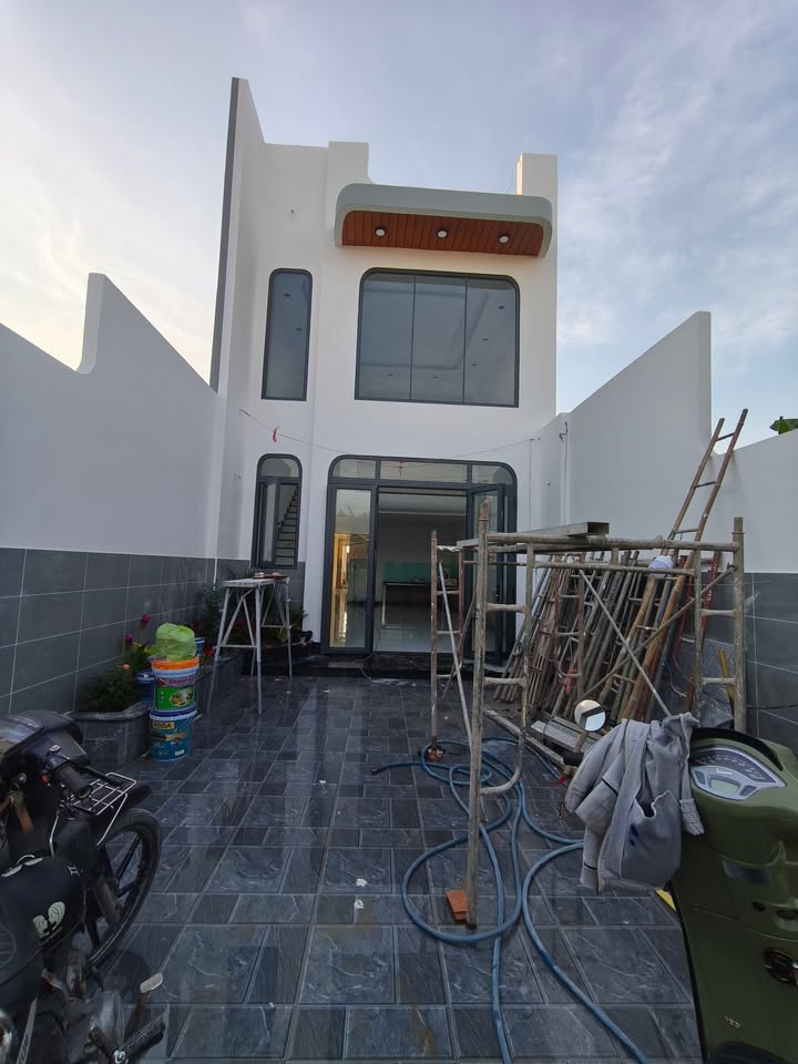 Nhà phố vườn hiện đại Mỹ Hạnh, Đức Hoà 180m² giá 3.15 tỷ - Đầy đủ công năng sống lý tưởng!