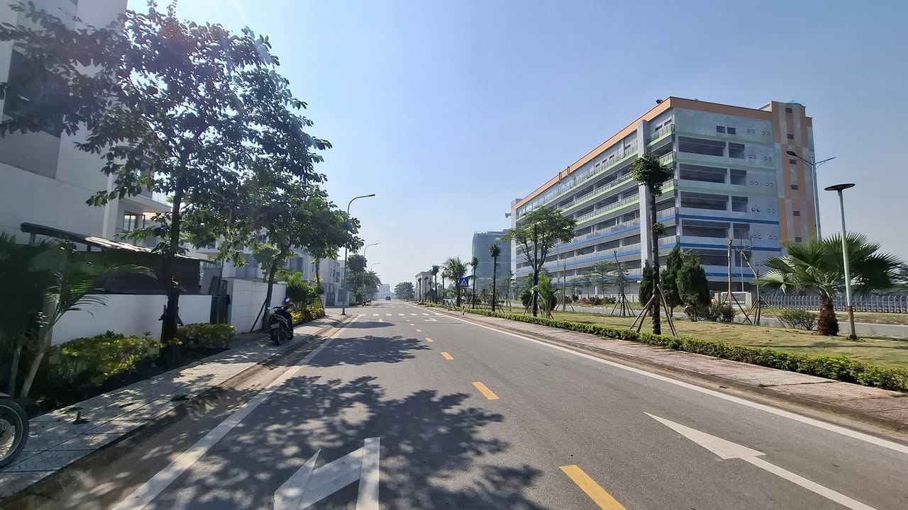 Shophouse 3 tầng 179m² tại Centa VSIP Từ Sơn giá 12 tỷ - Kết nối thuận tiện với sân bay!