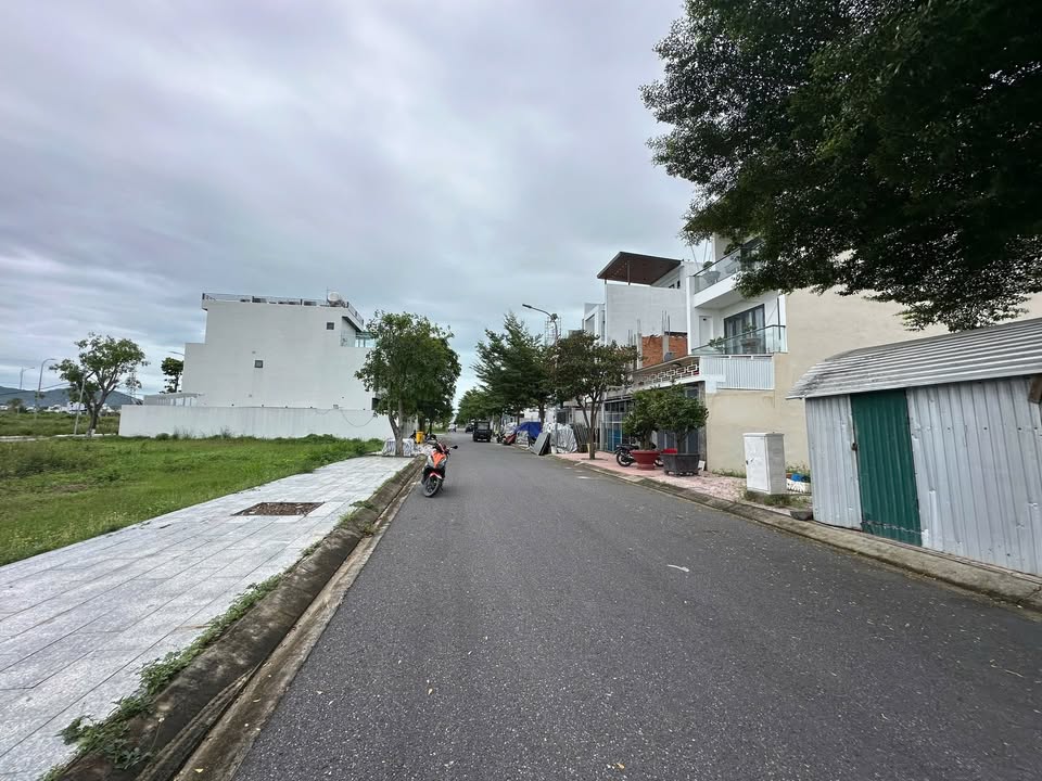 Đất nền Nha Trang 100m² giá 5.5 tỷ - Hướng Bắc, vị trí đắc địa!