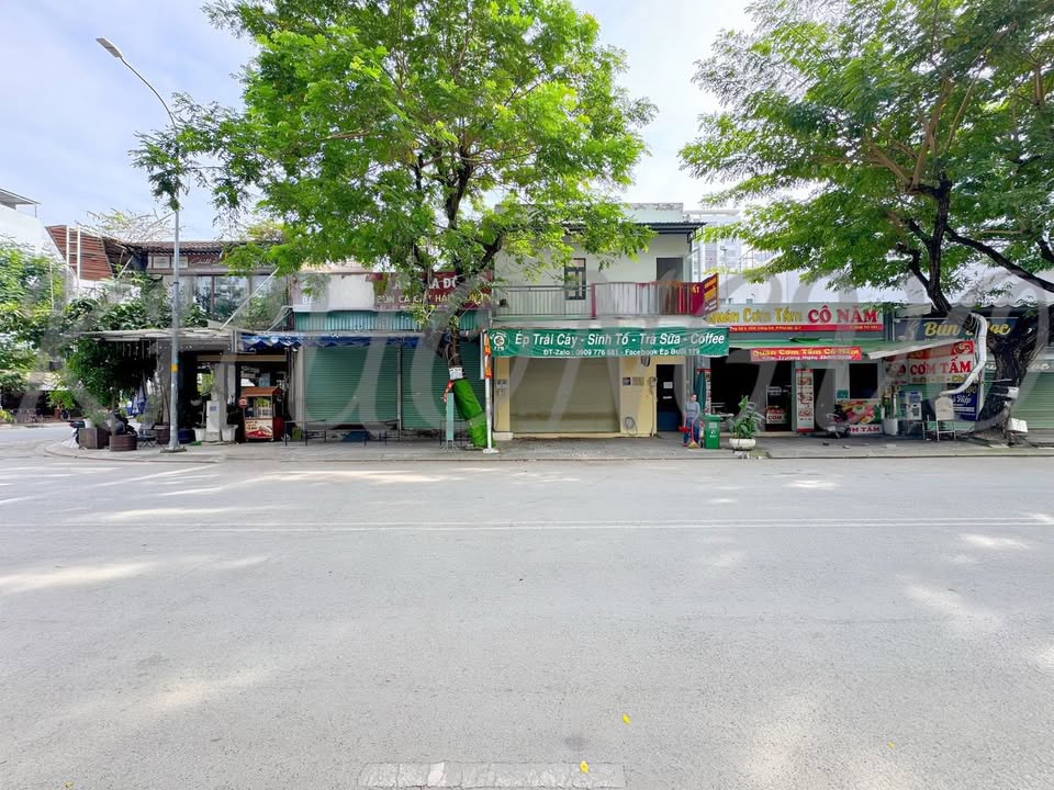 Bán Nhà Mặt Tiền Đường Phạm Hữu Lầu, Quận 7, Diện Tích 133m² - Tiện Xây Dựng Ngay!