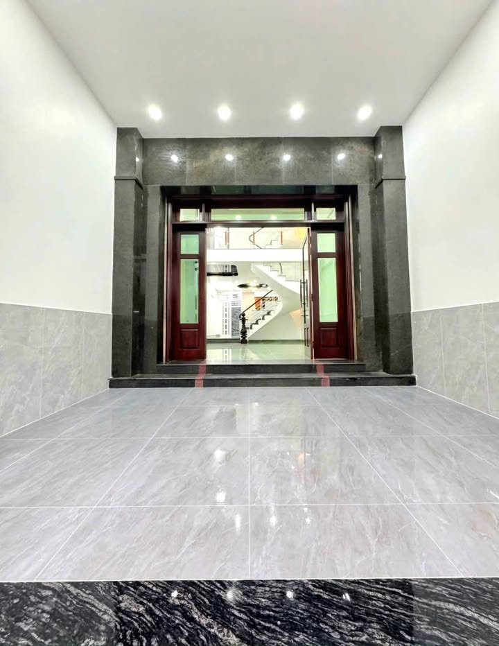 Nhà 5 Tầng Mặt Tiền Huỳnh Tấn Phát 92.5m² giá 11.8 tỷ - Đầu tư sinh lời ngay hôm nay!