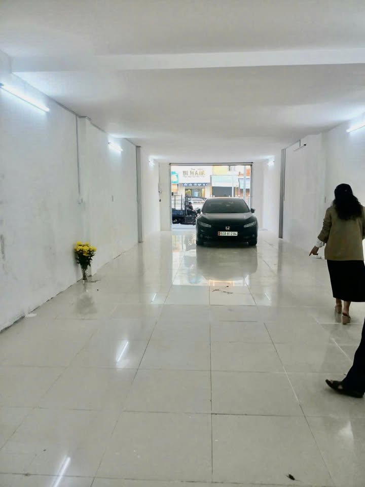 Mặt bằng kinh doanh cho thuê đường Đồng Khởi, 125m² giá 12 triệu - Hoàn thiện mới 100%!