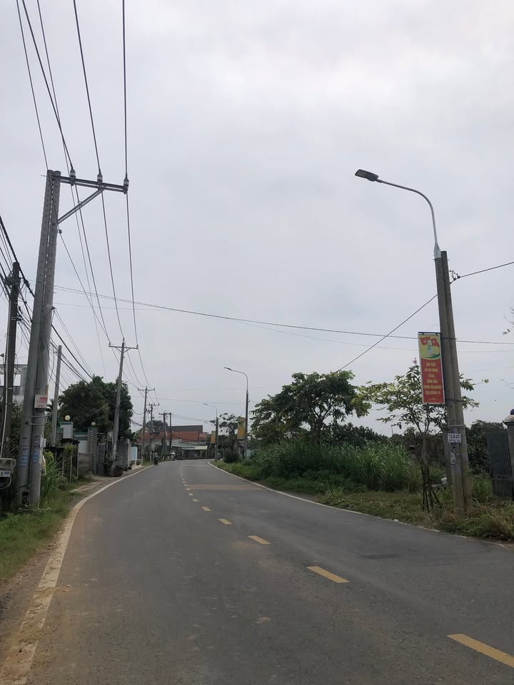 Nhà phố mặt tiền Hương Lộ 7, Vĩnh Cửu, 140m² giá 2.75 tỷ - Cơ hội đầu tư tuyệt vời!