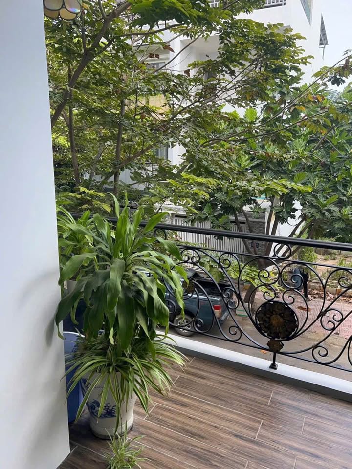 Nhà phố KĐT Hà Quang 2 Nha Trang 80m² giá 9.7 tỷ - Đầy đủ nội thất, sẵn sàng vào ở!