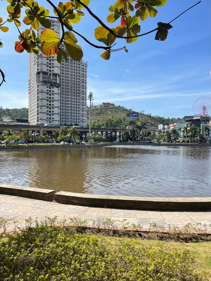 Nhà mặt hồ Yết Kiêu, Hồng Gai 75m² giá 10 tỷ - Kinh doanh sầm uất!