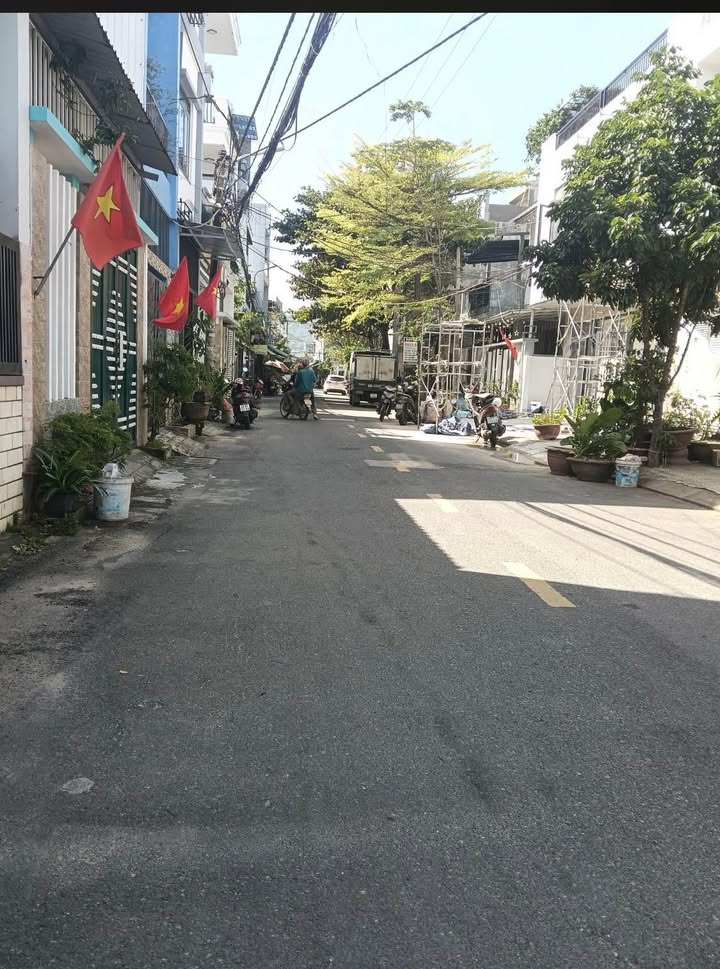 Nhà 2 tầng góc 2 mặt tiền đường Phan Xích Long, 137m² chỉ 6.9 tỷ - Đầu tư sinh lời nhanh!