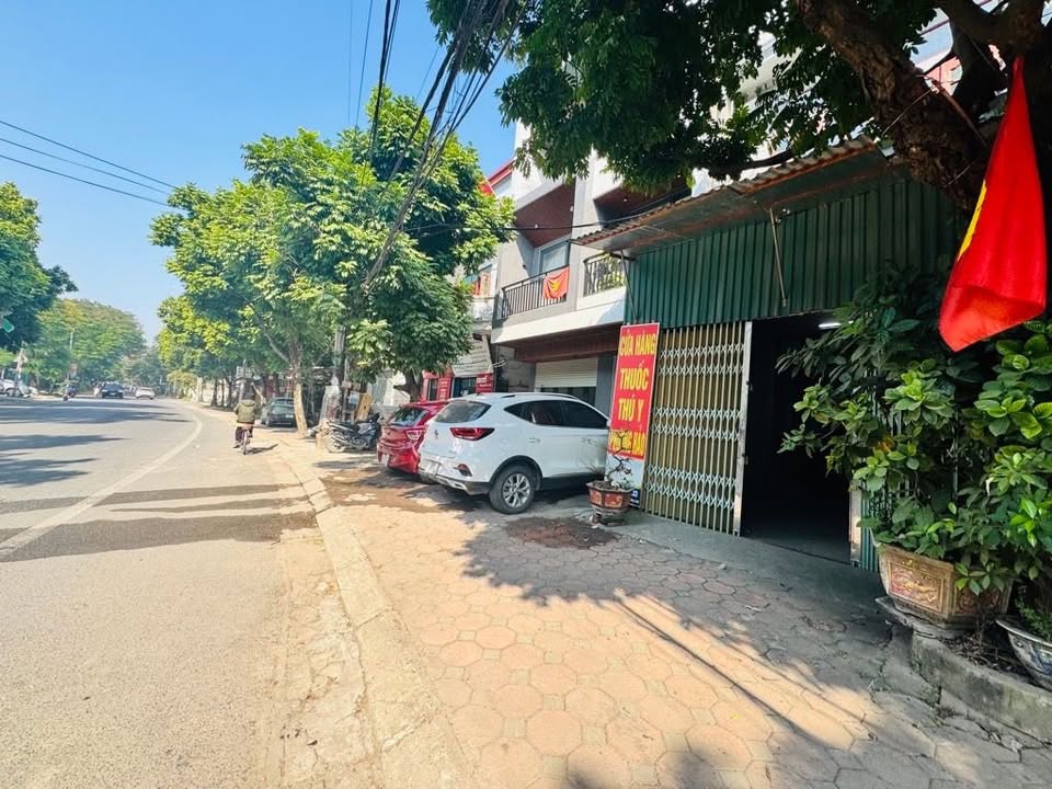 Nhà 3 tầng mặt đường QL23B, 84m² giá 10 tỷ - Kinh doanh thuận lợi!