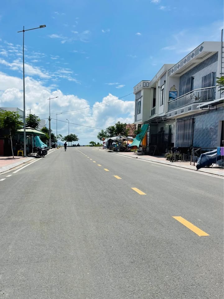 Đất nền đường Hà Huy Tập, Vạn Ninh 108m² giá 2.1 tỷ - Vị trí đẹp, kinh doanh tốt!