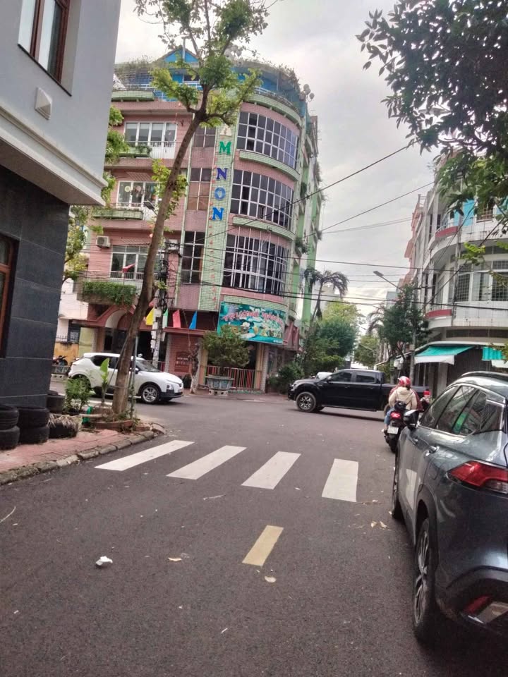 Nhà 4 tầng mặt tiền Lý Thường Kiệt Quy Nhơn 36m² giá 5 tỷ - Gần biển, tiện ích đầy đủ!