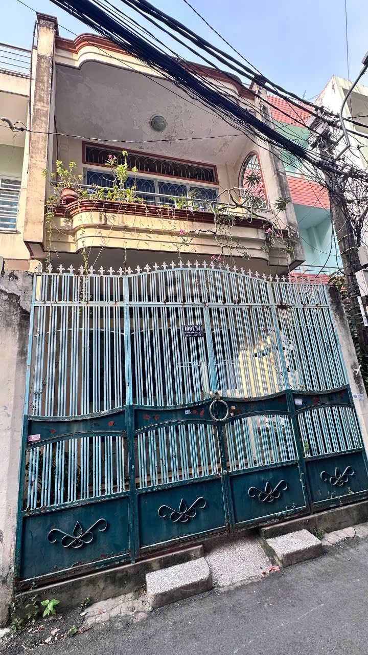 Nhà 2 Tầng Đường Cách Mạng Tháng 8, Tân Bình 1220m² giá 5.15 tỷ - Thích hợp sinh sống!