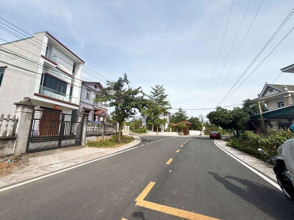 Đất nền Thanh Đình, Việt Trì 240m² giá 3.6 tỷ - Sổ đỏ chính chủ, thuận lợi đầu tư!