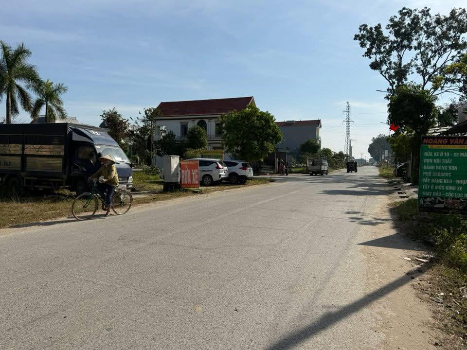 Đất và nhà xây thô Tứ Xã Lâm Thao 200m² giá 6 tỷ - Vị trí kinh doanh đắc địa!