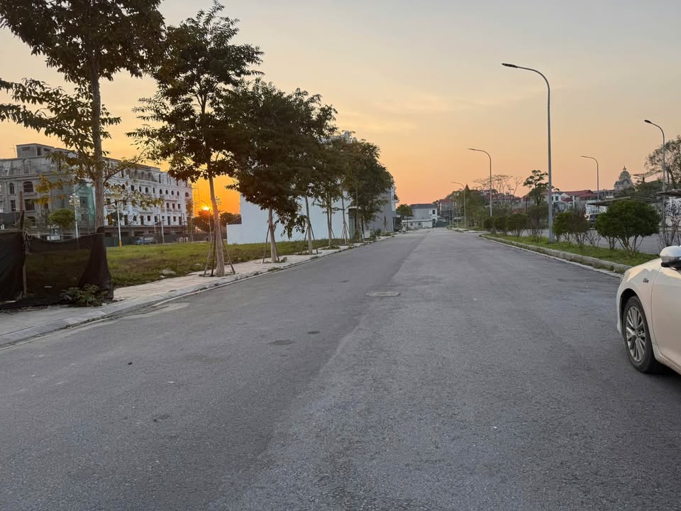 Nhà phố Bắc Đầm Vạc Vĩnh Yên 102m² giá 5.5 tỷ - Đối diện trường Newtown!