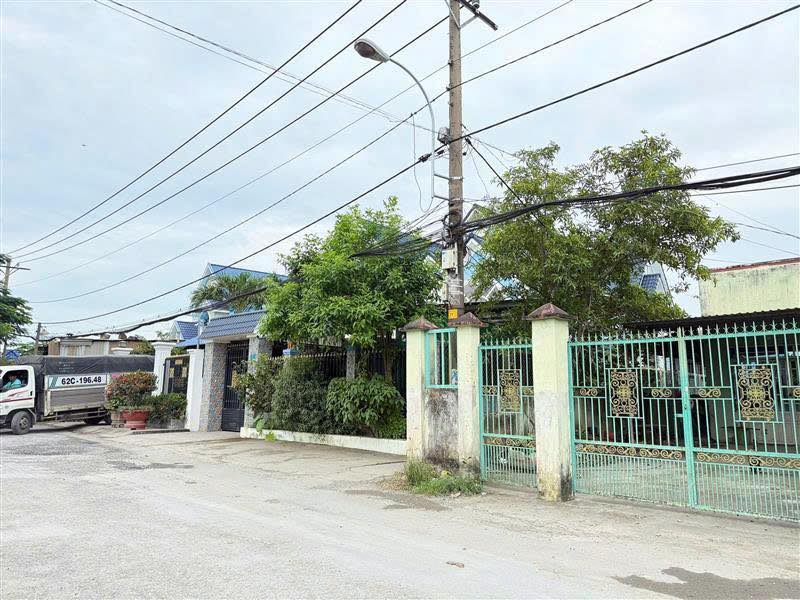 Nhà mặt tiền Tân Long, Tân Nhựt, Bình Chánh 180m² giá 5.2 tỷ - Sổ hồng chính chủ!