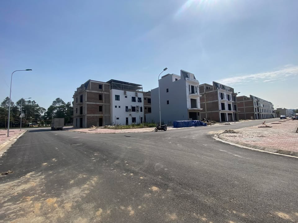 Đất hai mặt tiền 200m² Đường Lý Tự Trọng Sầm Sơn - Khu vực sống lý tưởng!