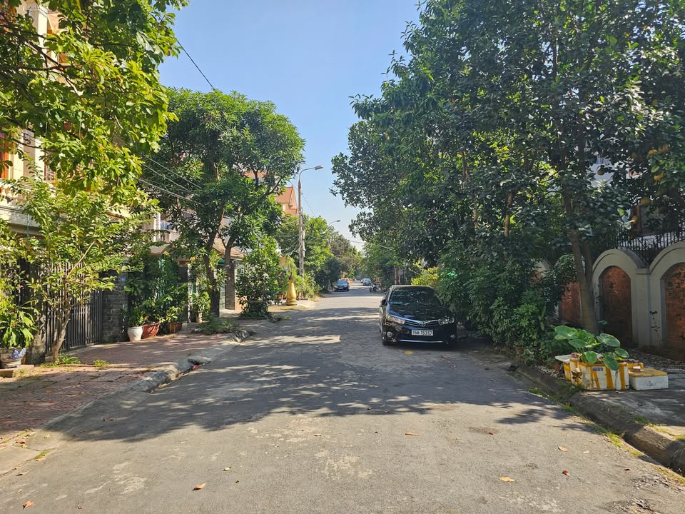 Biệt thự tân cổ điển đường Hoàng Thế Thiện 300m² giá 22.5 tỷ - Vị trí đắc địa gần hồ