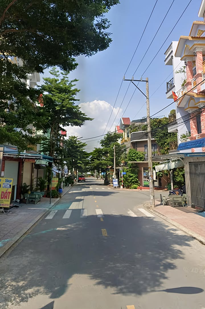 Nhà lầu trệt Dĩ An 80m² giá 6 tỷ - Góc 2 mặt tiền sầm uất!