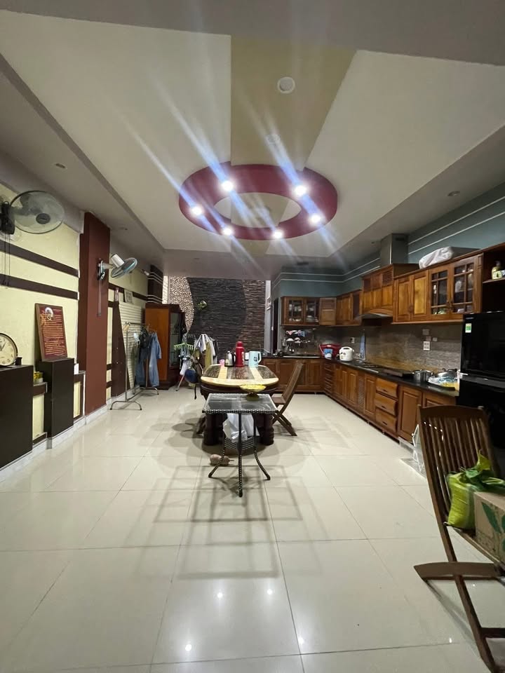 Nhà mặt tiền 4 tầng phố Quang Trung, Quy Nhơn 112m² giá 9 tỷ - Đầu tư sinh lời hấp dẫn!