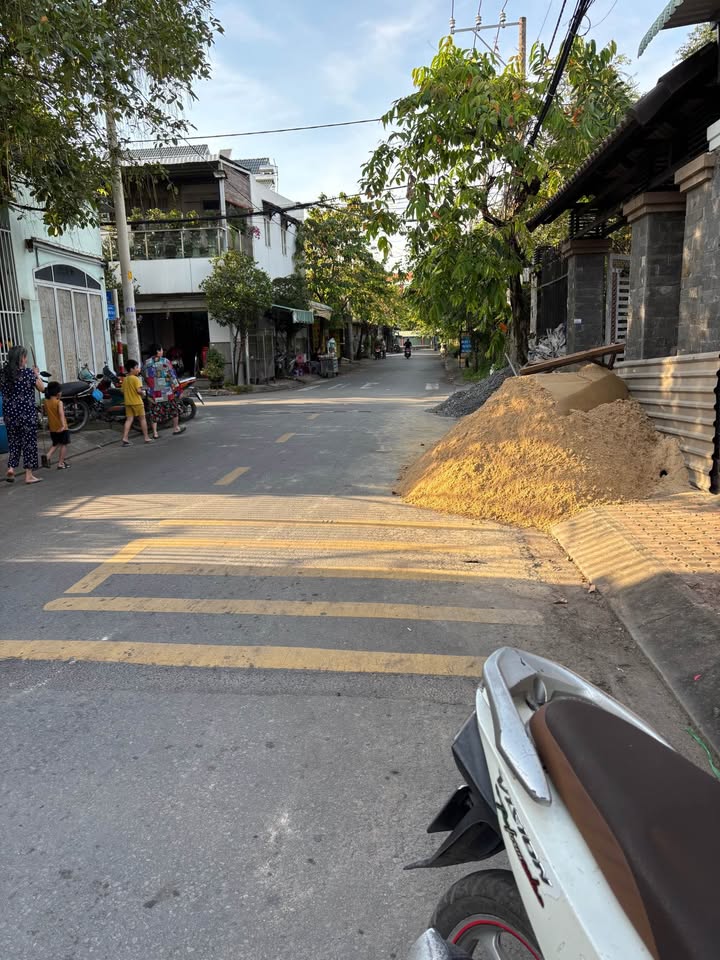 Nhà mặt tiền Đặng Thúc Vịnh, Hóc Môn 120m² giá 5 tỷ - Kinh doanh sầm uất!