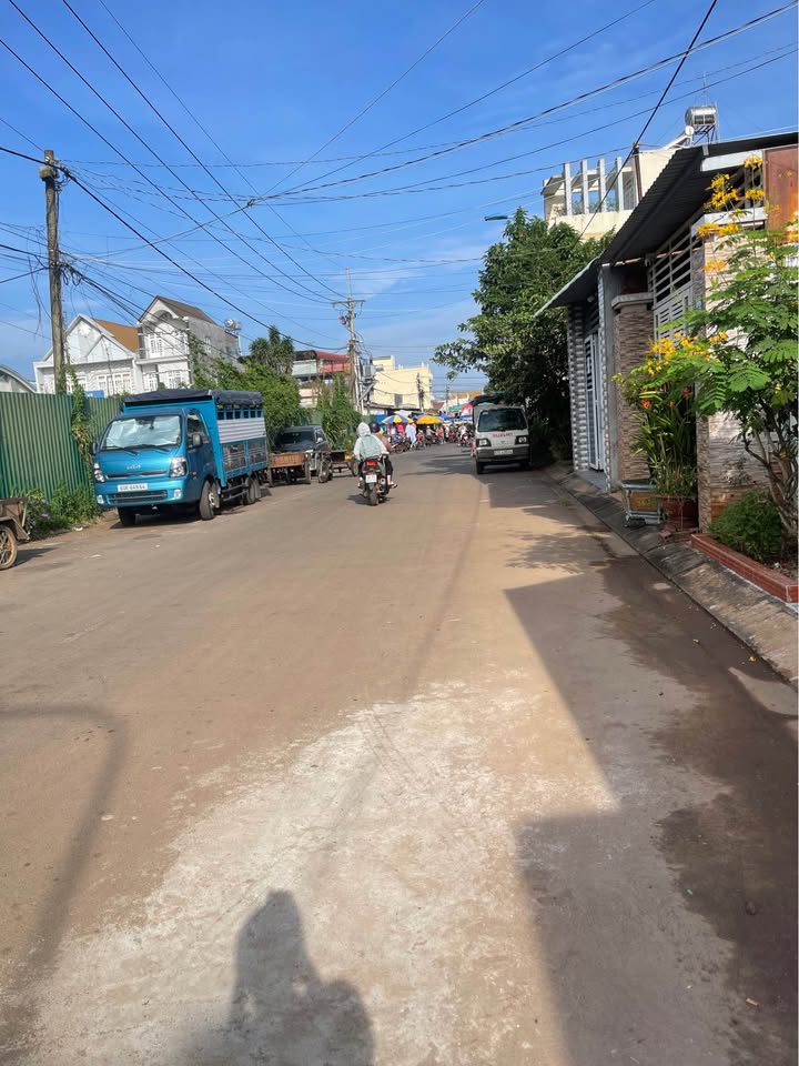 Nhà mặt tiền Hùng Vương, Long Khánh 200m² giá 6 tỷ - Tiềm năng kinh doanh vượt trội!