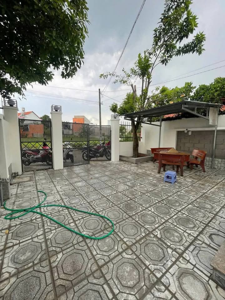 Nhà cho thuê tại Tân Hiệp, Hóc Môn 175m² giá 9 triệu - Hẻm xe tải rộng rãi!