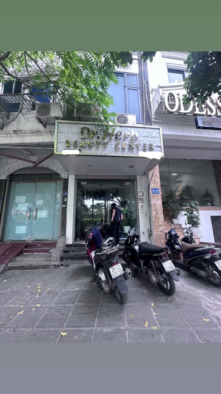 Mặt bằng kinh doanh mặt đường Bưởi, quận Ba Đình, 50m² giá 8 triệu - Kinh doanh ngay hoặc làm văn phòng!