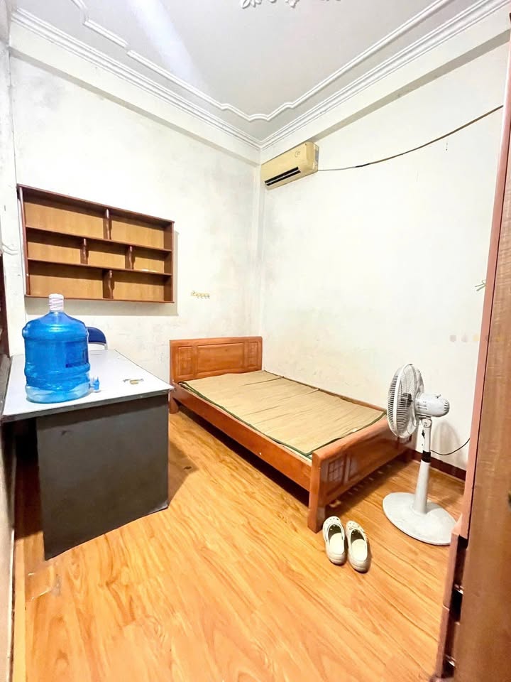 Phòng trọ cho thuê tại Ngõ 185 Chùa Láng - 15m² chỉ 2,3 triệu/tháng - Phù hợp sinh viên!