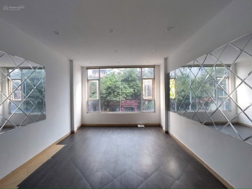 Nhà mặt phố Trần Đại Nghĩa, Hai Bà Trưng 40m² giá 30 triệu - Kinh doanh thuận lợi!