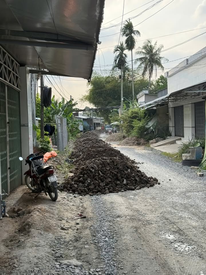 Nhà cấp 4 Long Hậu 150m² giá 950 triệu - Ngay gần chợ, trường học!