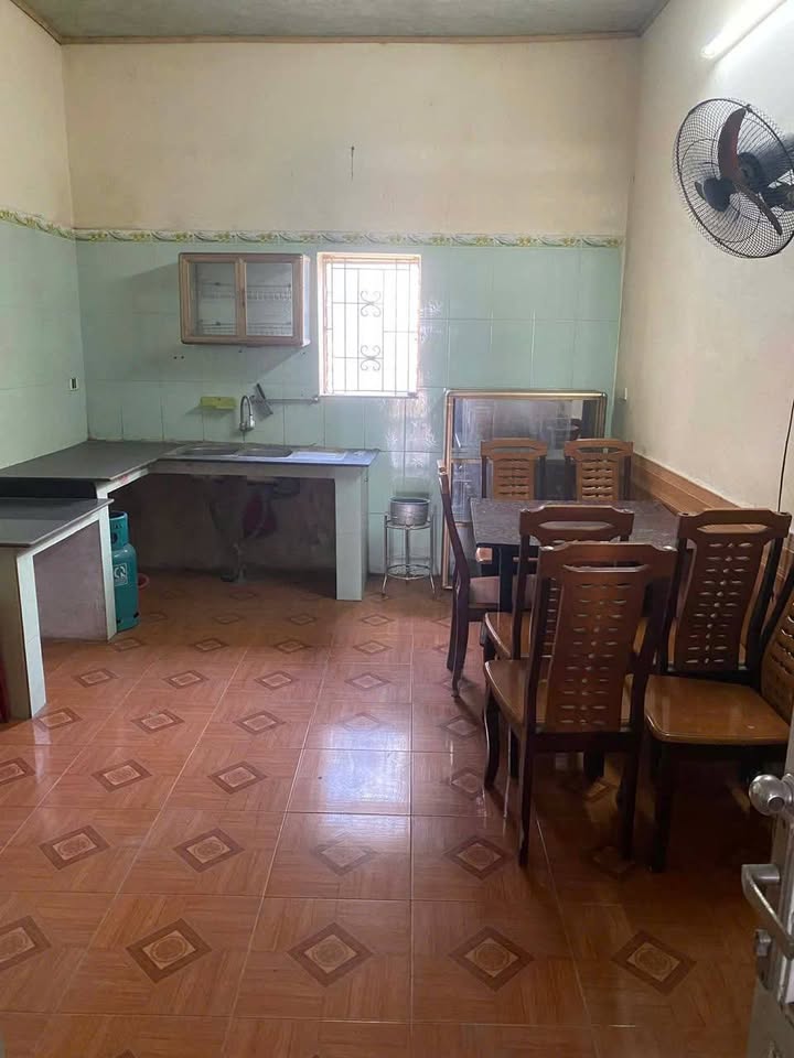 Nhà 2 tầng cho thuê tại Phường Cẩm Thượng - Giá chỉ 3.5 triệu/tháng!