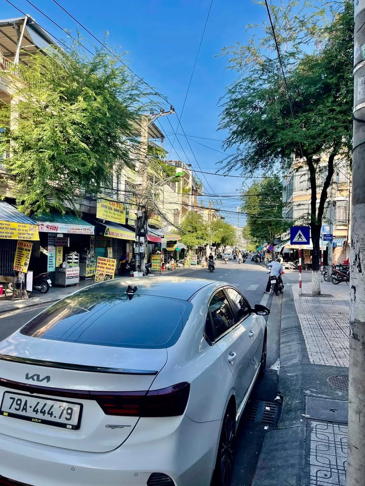 Nhà mặt tiền đường Tháp Bà Nha Trang 18.1m² giá 3.98 tỷ - Gần biển, kinh doanh tốt!