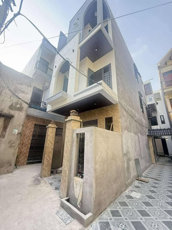 Nhà 3 tầng lô góc 85m² tại Nam Định giá 2.75 tỷ - Thiết kế hiện đại, sẵn sàng ở!