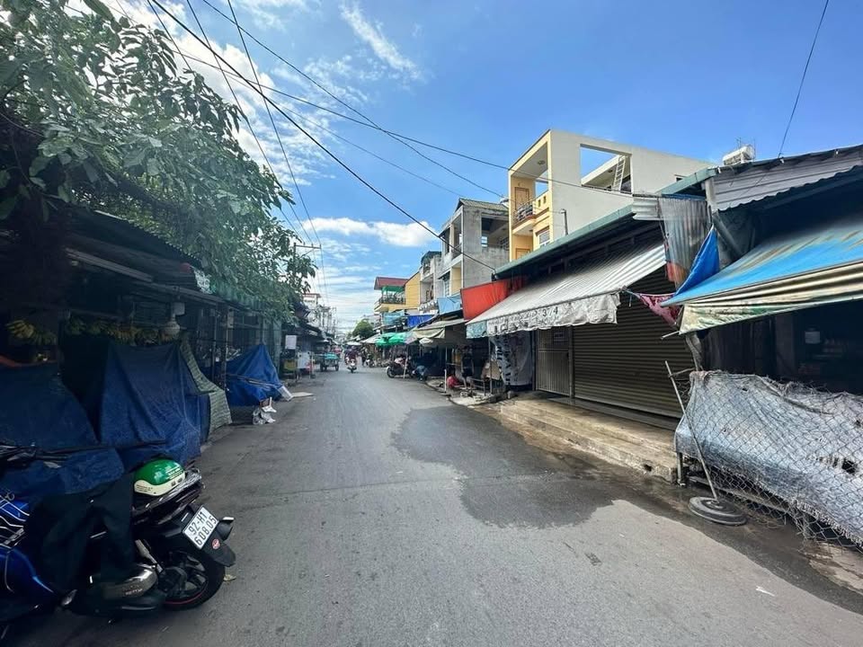 Nhà mặt tiền kinh doanh Tân Thới Nhất 156m² giá chỉ 13 tỷ - Đầu tư sinh lời cao!