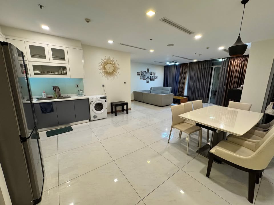 Căn hộ Vinhome Central Park 200m² giá 60 triệu - Cho thuê ngay!