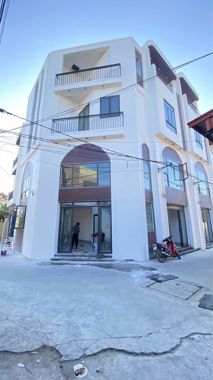 Nhà 4 tầng Hùng Vương, 43m² giá 3.28 tỷ - Lô góc thoáng đãng, ô tô đỗ cửa!