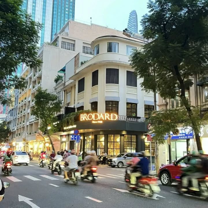 Building góc 2 mặt tiền Bến Thành, Quận 1 - Diện tích 130m² chỉ 80 tỷ!