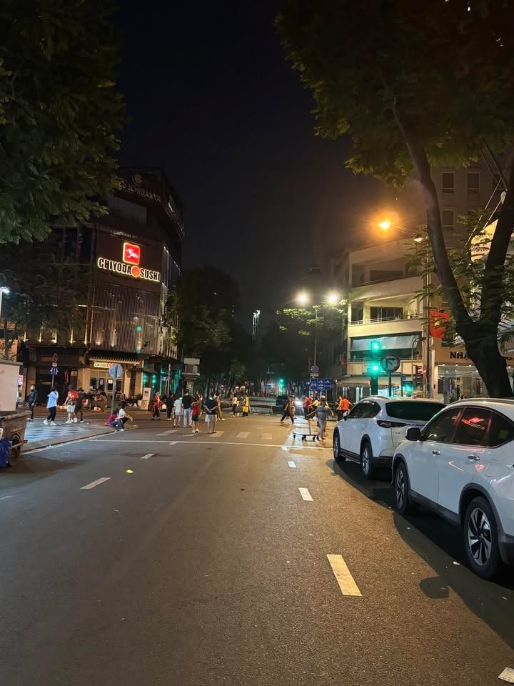 Bán nhà mặt tiền Chợ Bến Thành Quận 1 - 80m² giá 22 tỷ - Cơ hội đầu tư lý tưởng!